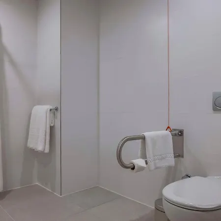 Hampton By Hilton Airport