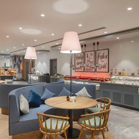 Hotel Hampton By Hilton Airport 4*