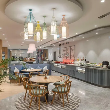 Hampton By Hilton Airport