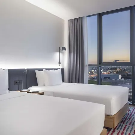 Hotel Hampton By Hilton Airport