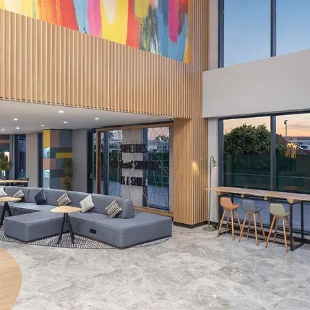 מלון Hampton By Hilton Airport
