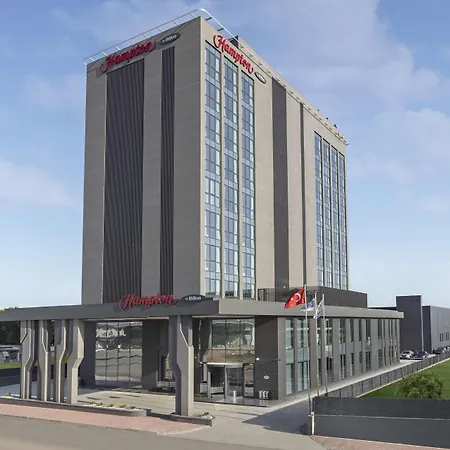 Hotel Hampton By Hilton Airport
