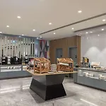 Hampton By Hilton Airport