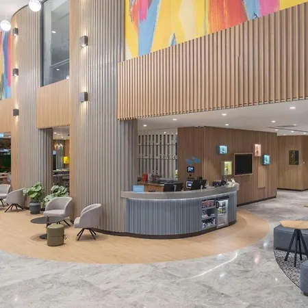 Otel Hampton By Hilton Airport 4*