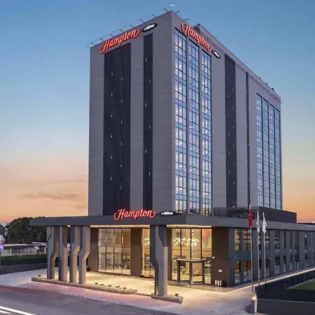 Otel Hampton By Hilton Airport 4*