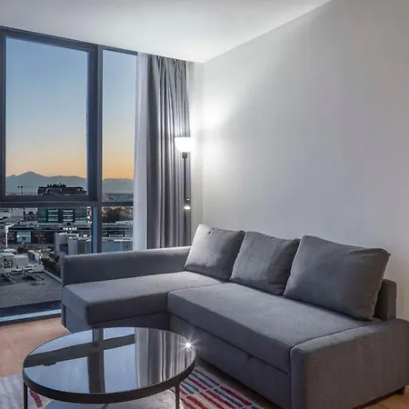 Hotel Hampton By Hilton Airport