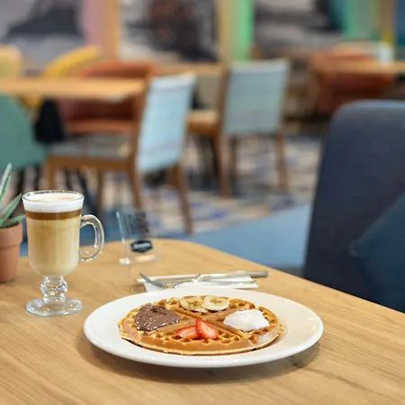 Hampton By Hilton Airport