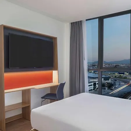 Otel Hampton By Hilton Airport