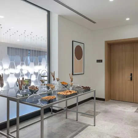 Hampton By Hilton Airport 4*