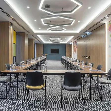 Otel Hampton By Hilton Airport
