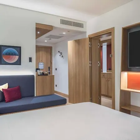 Hampton By Hilton Airport