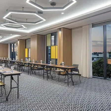 Hampton By Hilton Airport 4*