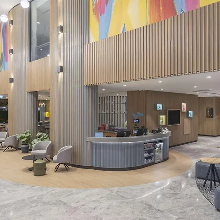 Hampton By Hilton Airport מלון 4*