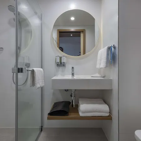 Hotel Hampton By Hilton Airport