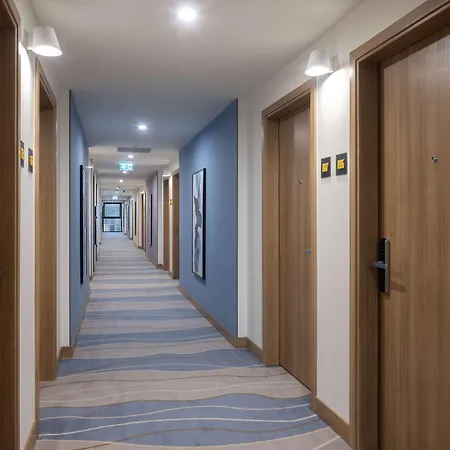 Hampton By Hilton Airport