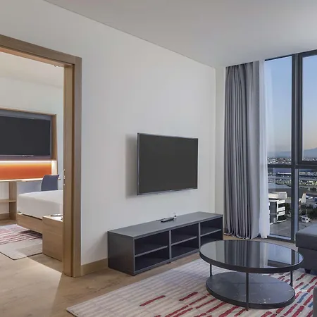 Hotel Hampton By Hilton Airport