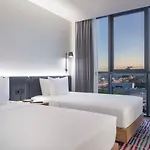Hotel Hampton By Hilton Airport