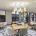 Hotel Hampton By Hilton Airport 4*