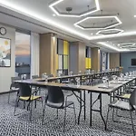 Hotel Hampton By Hilton Airport