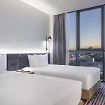 Hotel Hampton By Hilton Airport