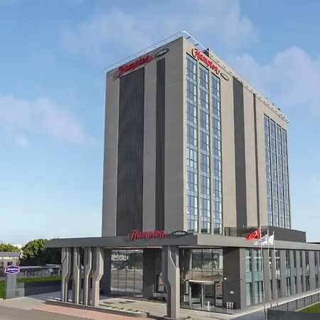 Hotel Hampton By Hilton Airport