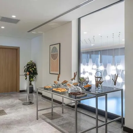 Hampton By Hilton Airport