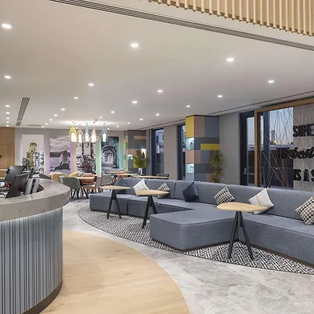 Hampton By Hilton Airport فندق