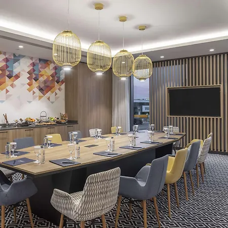 Hampton By Hilton Airport فندق 4*