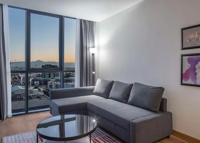 Hotel Hampton By Hilton Airport