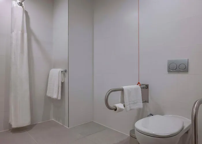 Hampton By Hilton Airport