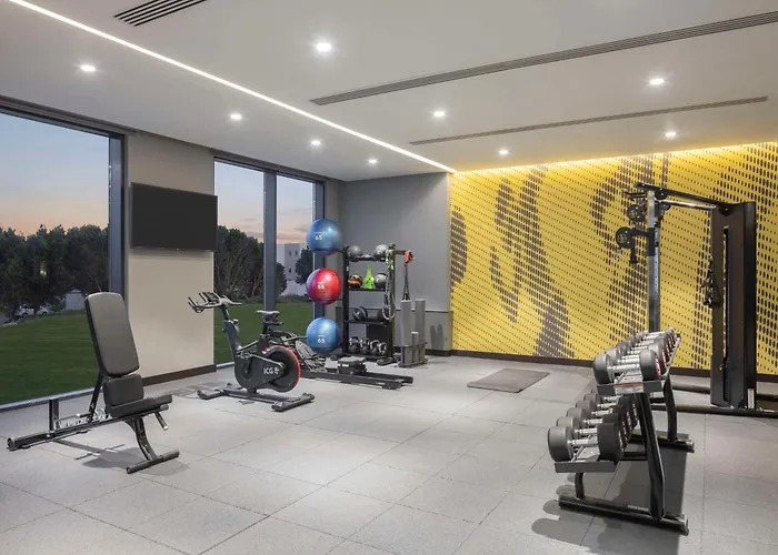 Hotel Hampton By Hilton Airport