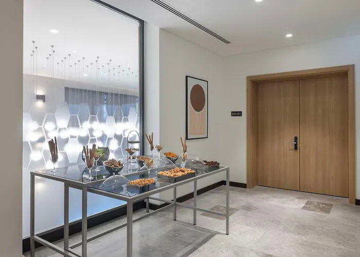 Hampton By Hilton Airport 4*