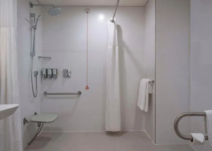 Hampton By Hilton Airport Hotel 4*