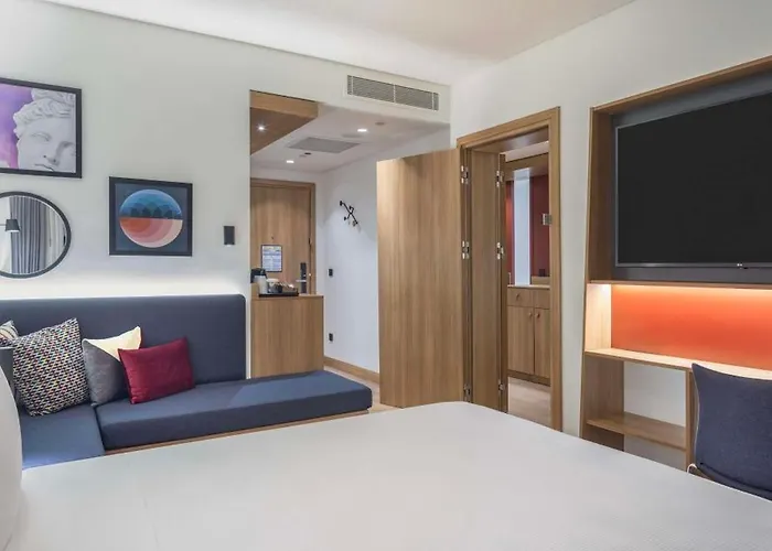 Hampton By Hilton Airport