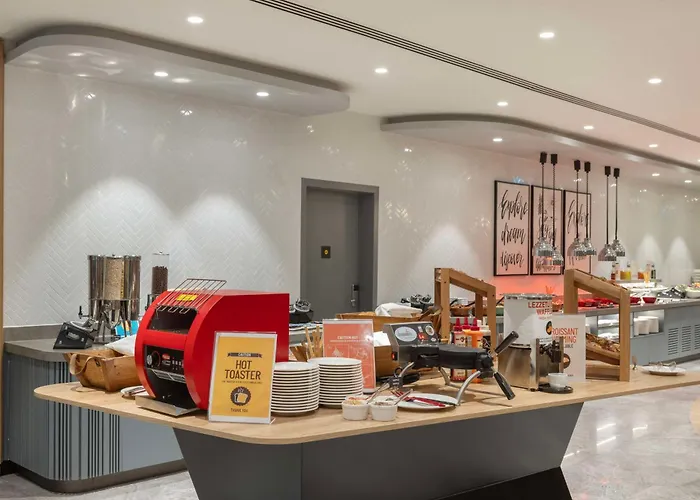 Hampton By Hilton Airport Hotel 4*