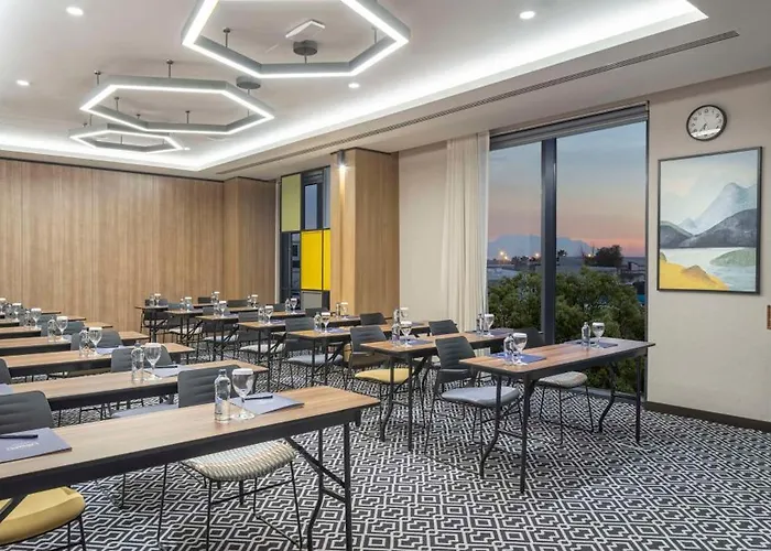 Hampton By Hilton Airport 4*