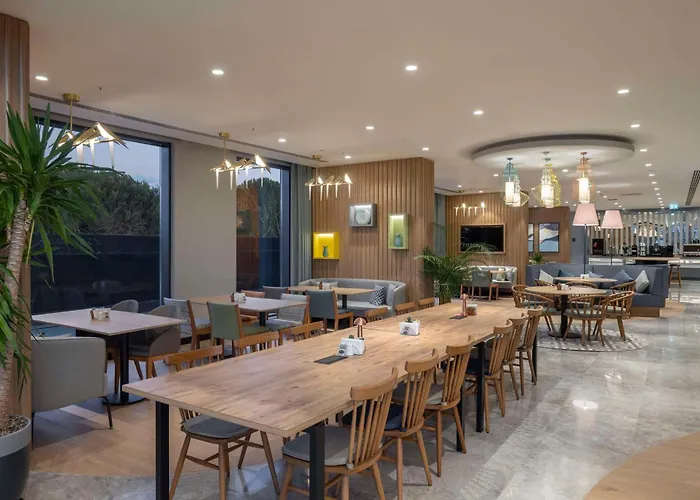 Hampton By Hilton Airport