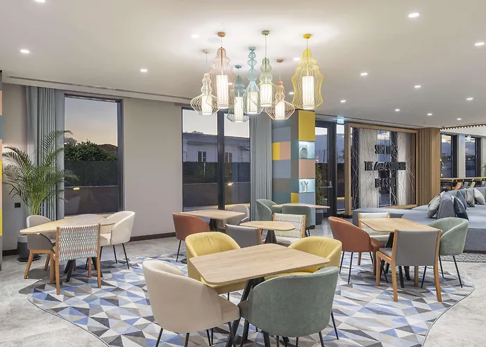 Hotel Hampton By Hilton Airport 4*
