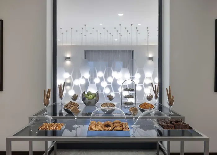 Hampton By Hilton Airport 4*