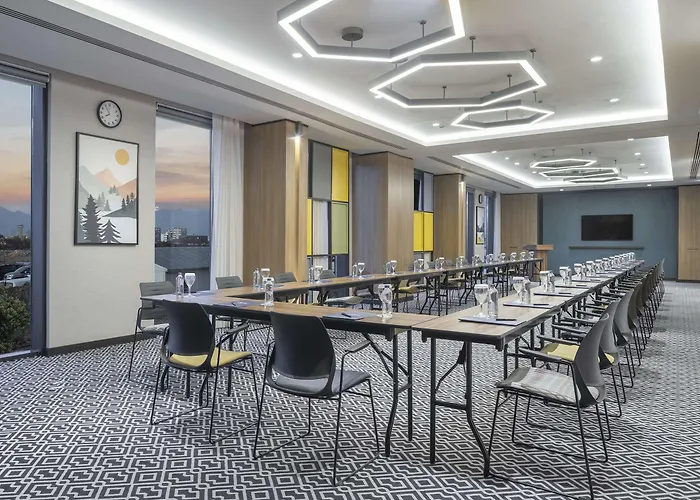 Hotel Hampton By Hilton Airport
