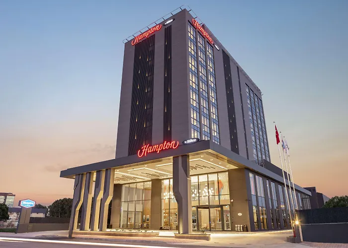 Hotel Hampton By Hilton Airport 4*