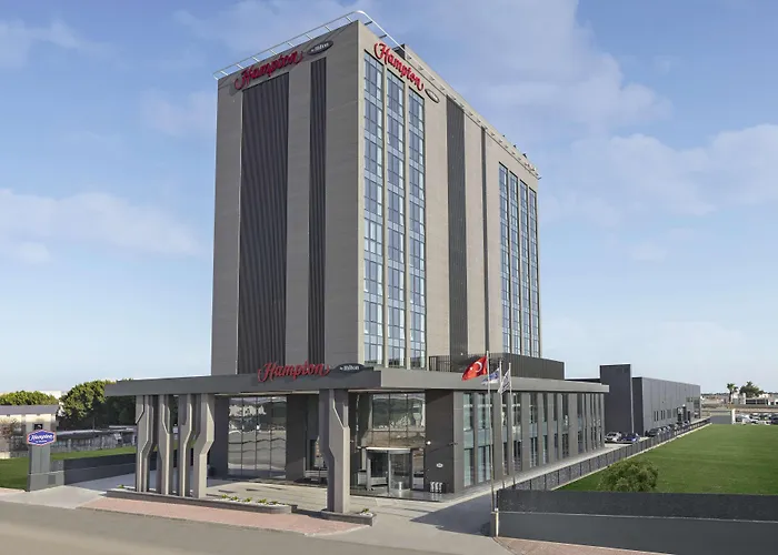 Hotel Hampton By Hilton Airport