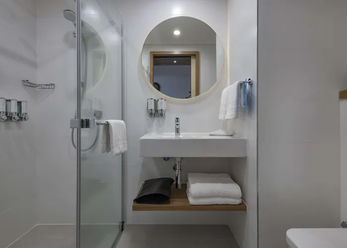 Hotel Hampton By Hilton Airport