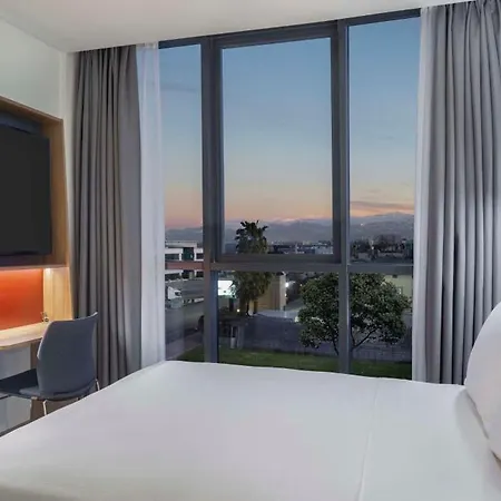 Hampton By Hilton Airport Otel 4*