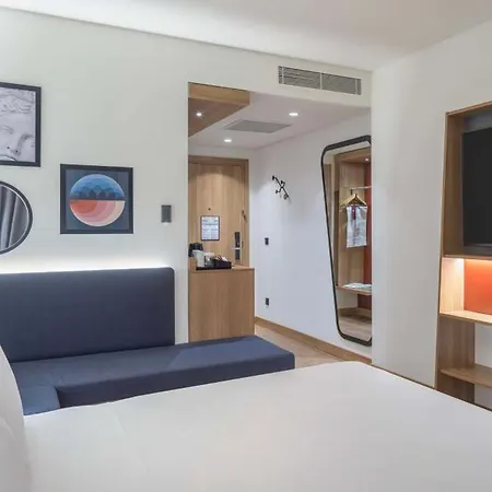 Hampton By Hilton Airport Otel 4*