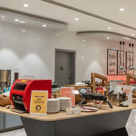 Hampton By Hilton Airport Otel 4*