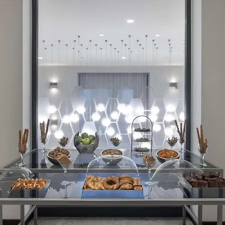 Hampton By Hilton Airport 4*