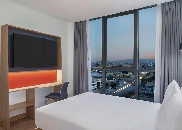 Hotel Hampton By Hilton Airport